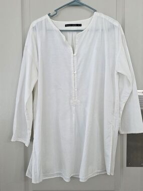 Gudrun Sjoden White Lightweight Buttonless Blouse